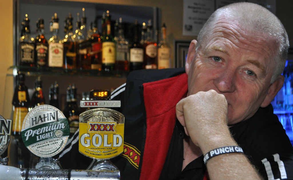 Horse and Jockey manager Gary Lawrence wears the new ‘One punch can kill’ wristband for the new campaign with Warwick Police.